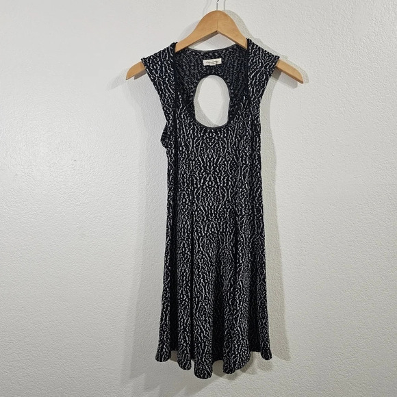URBAN OUTFITTERS SILENCE + NOISE Black White Keyhole Back Dress Size XS - Picture 2 of 10